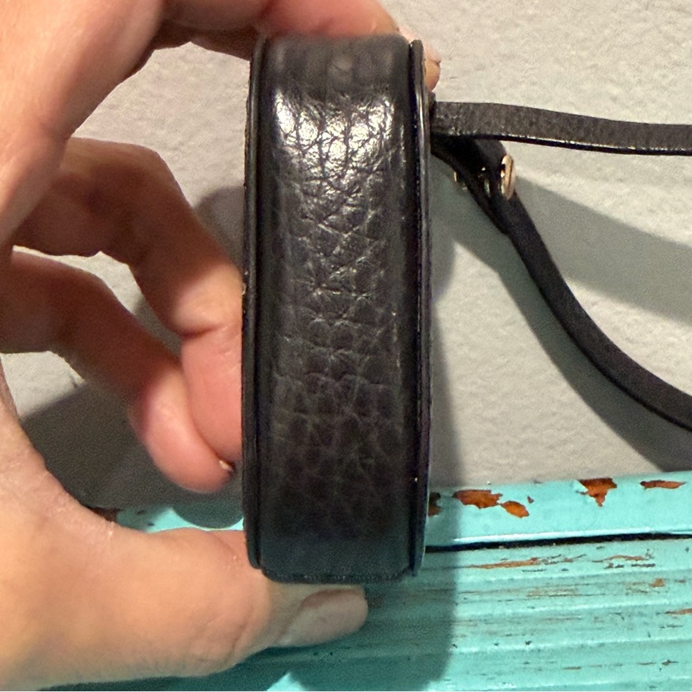 Cuyana Airpod Case Black Pebbled Leather Monogrammed J - Picture 4 of 11